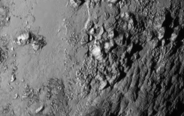  Monta & # xF1, as m & # XE1; s of 3000 meters in height revealed on the surface of Pluto & # XF3; n the July 14, 2015 in the area known as the & quot; Coraz & # XF3; n & quot; 
