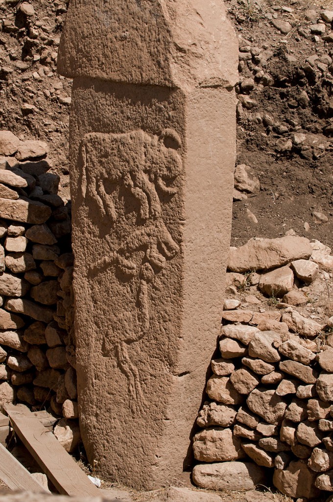 Monolito de Göbekli Tepe, Turquía, con un toro en relieve. (Wikimedia Commons)