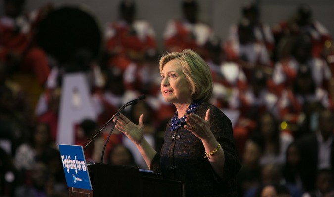 Sexto lote de mensajes electrónicos de Hillary Clinton subido a internet