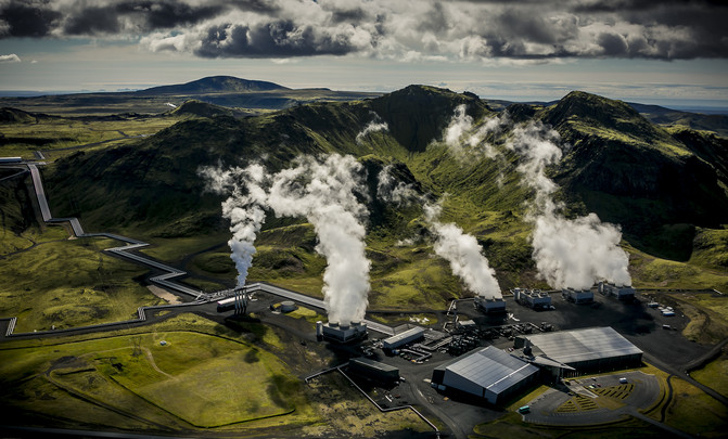Fotograf & # xed; to a & # XE9;  rea of ​​geot & # XE9 plant; rmica  Hellisheidi of Reykjavik Energy that emits 40,000  tons of CO2 to a & # xF1;. o / & # XC1;  RNI S & # Xe6; berg 