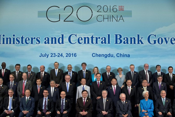 Ministros de economía y presidentes de bancos centrales de las 20 economías más desarrolladas, en la reunion de ministros de economía y presidentes de bancos centrales del G20 en Chengdu, China, el 24 de Julio. (Ng Han Guan-Pool/Getty Images)