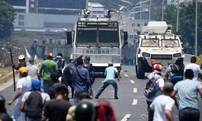 ONU - Noticias y  Generalidades - Página 27 Protest-venezuela-april-30-700x420