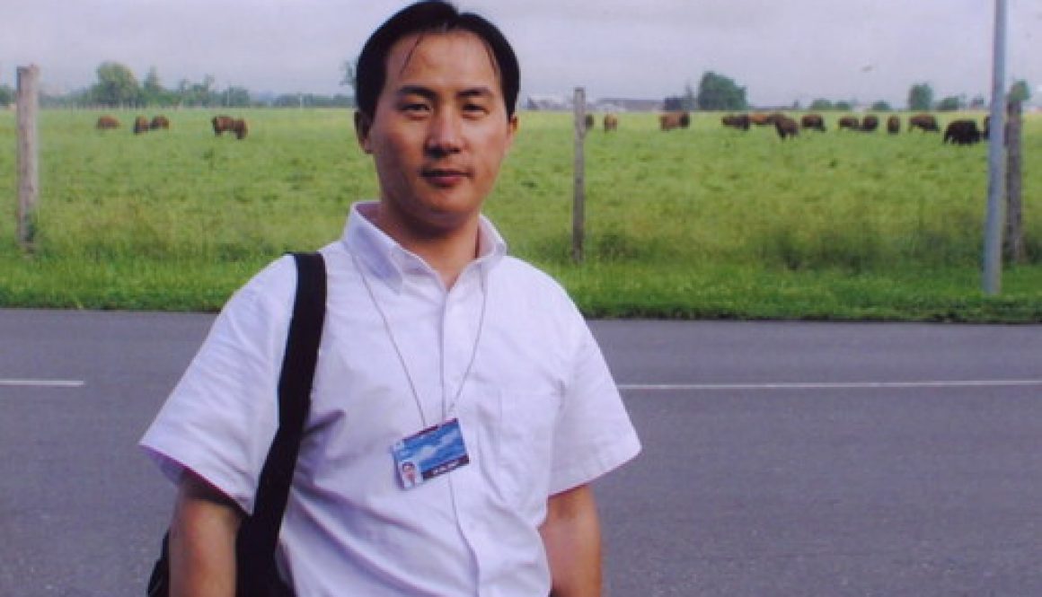 El abogado de derechos humanos Li Heping, antes joven y robusto, parecía muy diferente y casi irreconocible después de ser encarcelado y torturado. (Radio Free Asia)