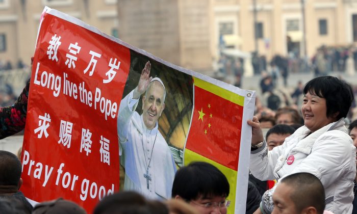 El Papa Francisco satisface al régimen chino privando de sus obispos a los católicos clandestinos perseguidos