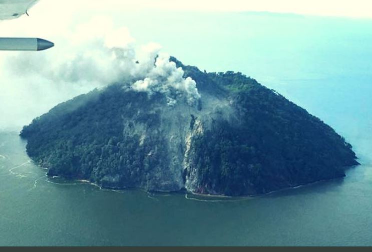 Volcán del Pacífico despierta por primera vez en su historia: toda la isla es evacuada